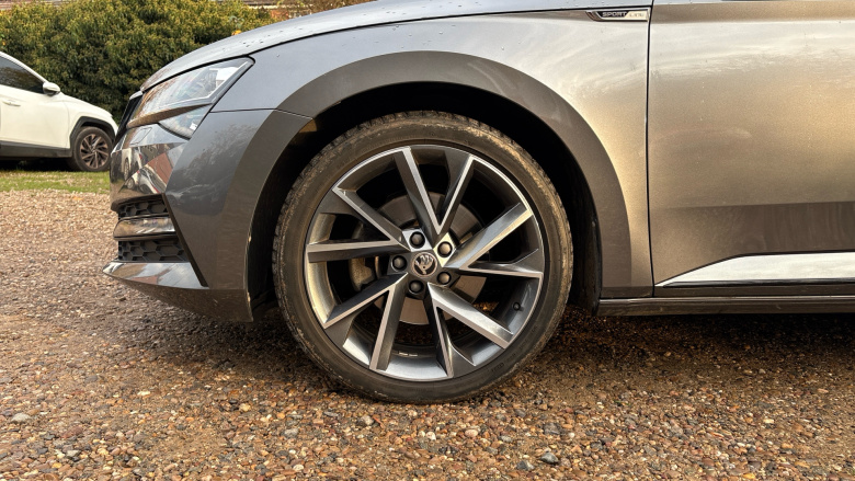 Skoda Superb 2.0 TDI CR 200 Sport Line Plus 5dr DSG Diesel Estate